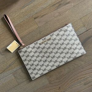 Michael kors hand purse